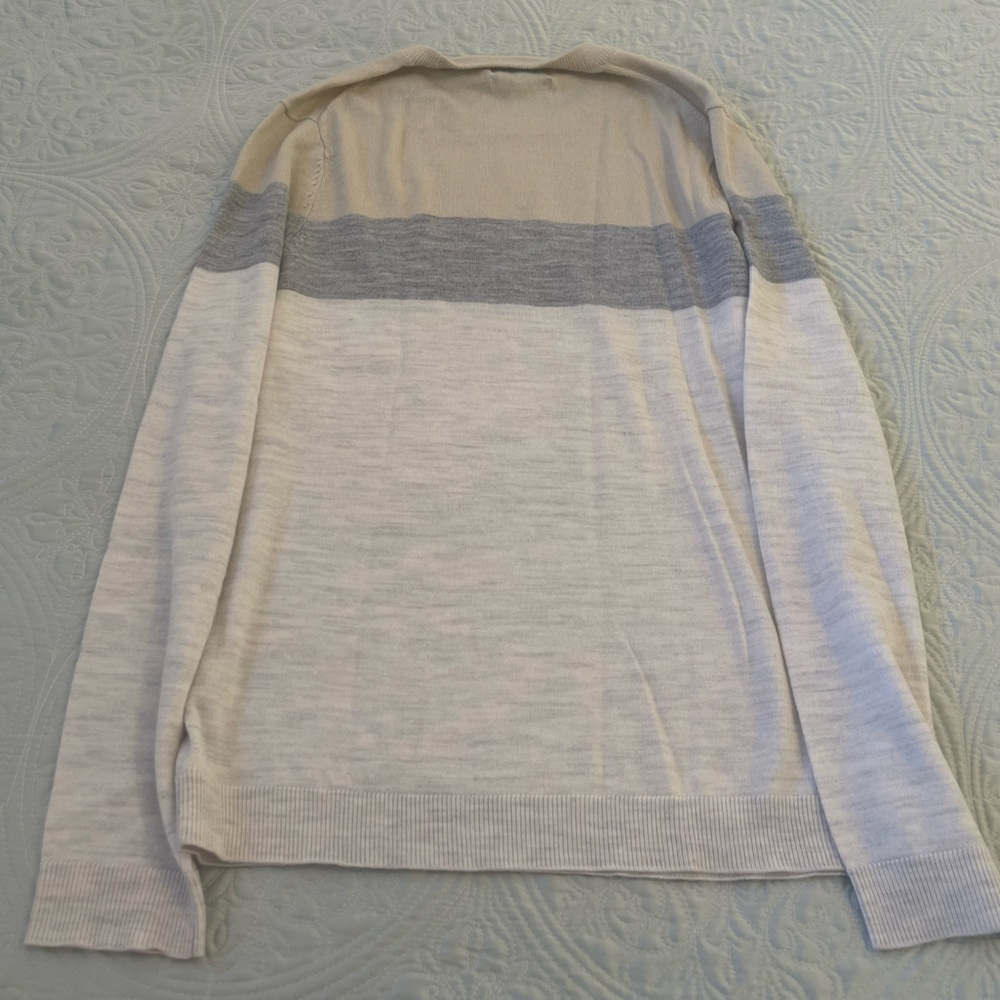 Apt. 9 defines handsome style with this Merino colorblock crewneck sweater. - Picture 3 of 6